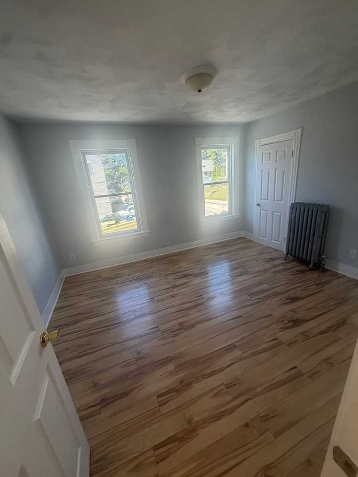 26 Windsor St #2 - Photo 2 of 10