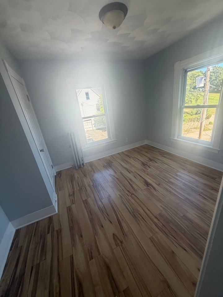 26 Windsor St #2 - Photo 7 of 10
