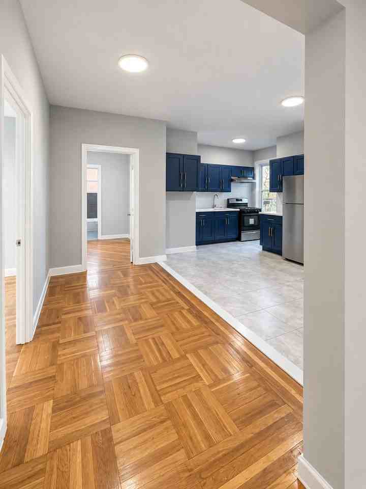 517 W 7th St #402 - Photo 2 of 7