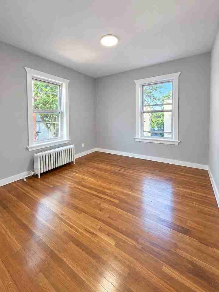 517 W 7th St #402 - Photo 4 of 7