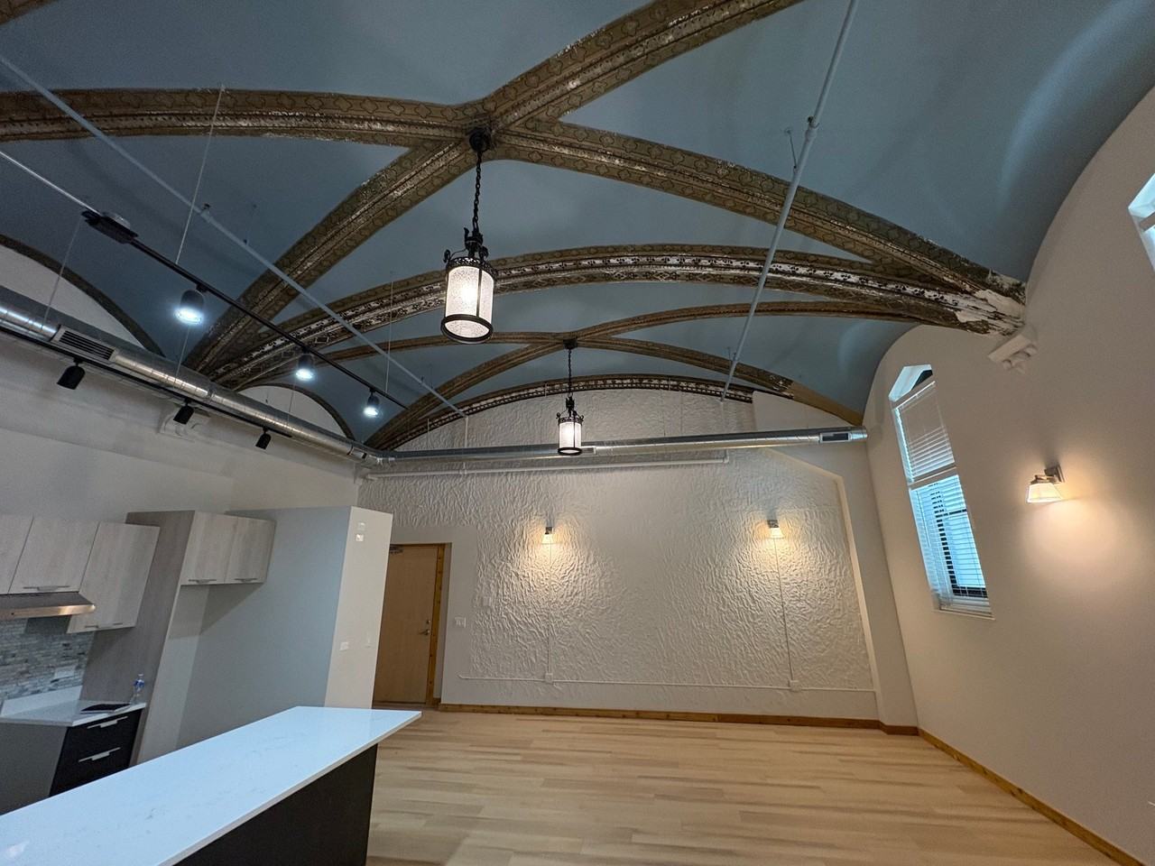 4601 S Ellis Ave #111 - Photo 2 of 17