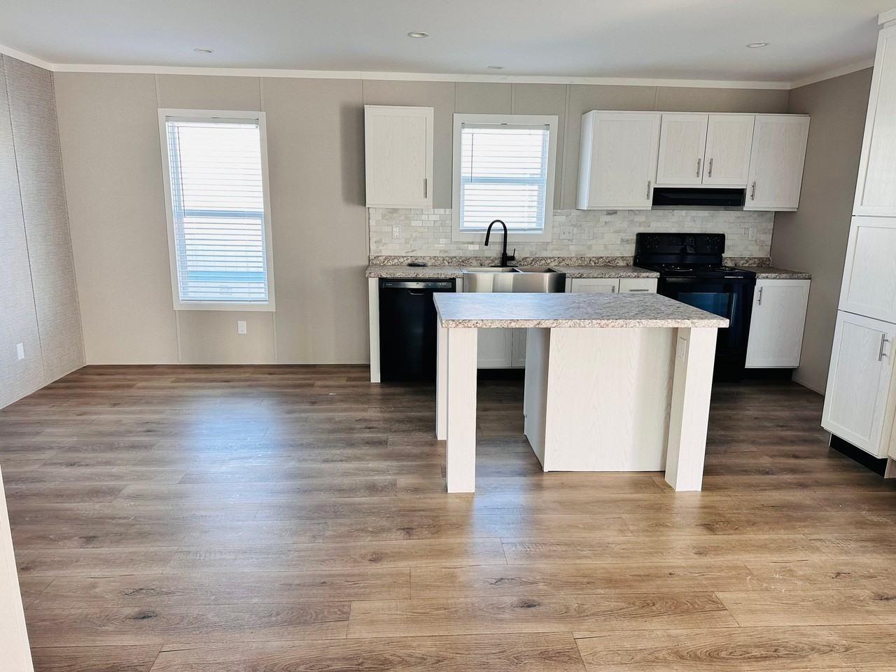16663 Medina Frd - Photo 2 of 6