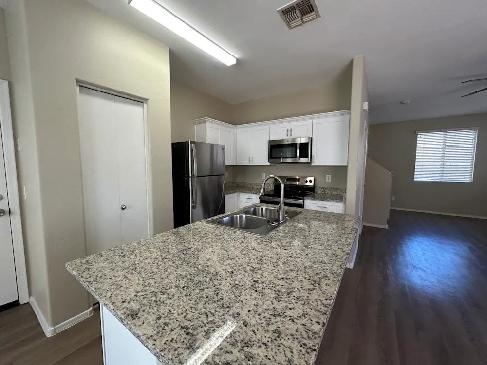 5222 W Fulton St - Photo 2 of 9
