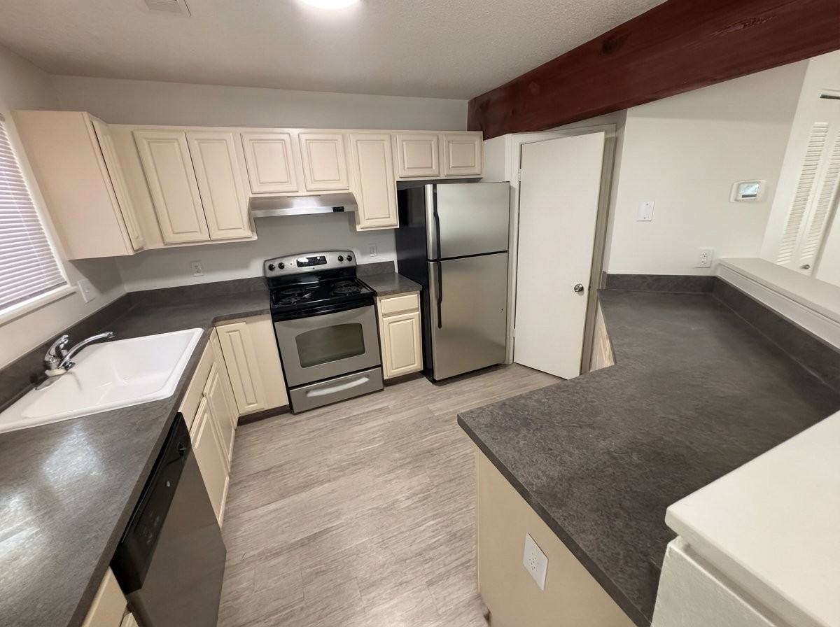 650 Walden Cir - Photo 6 of 15