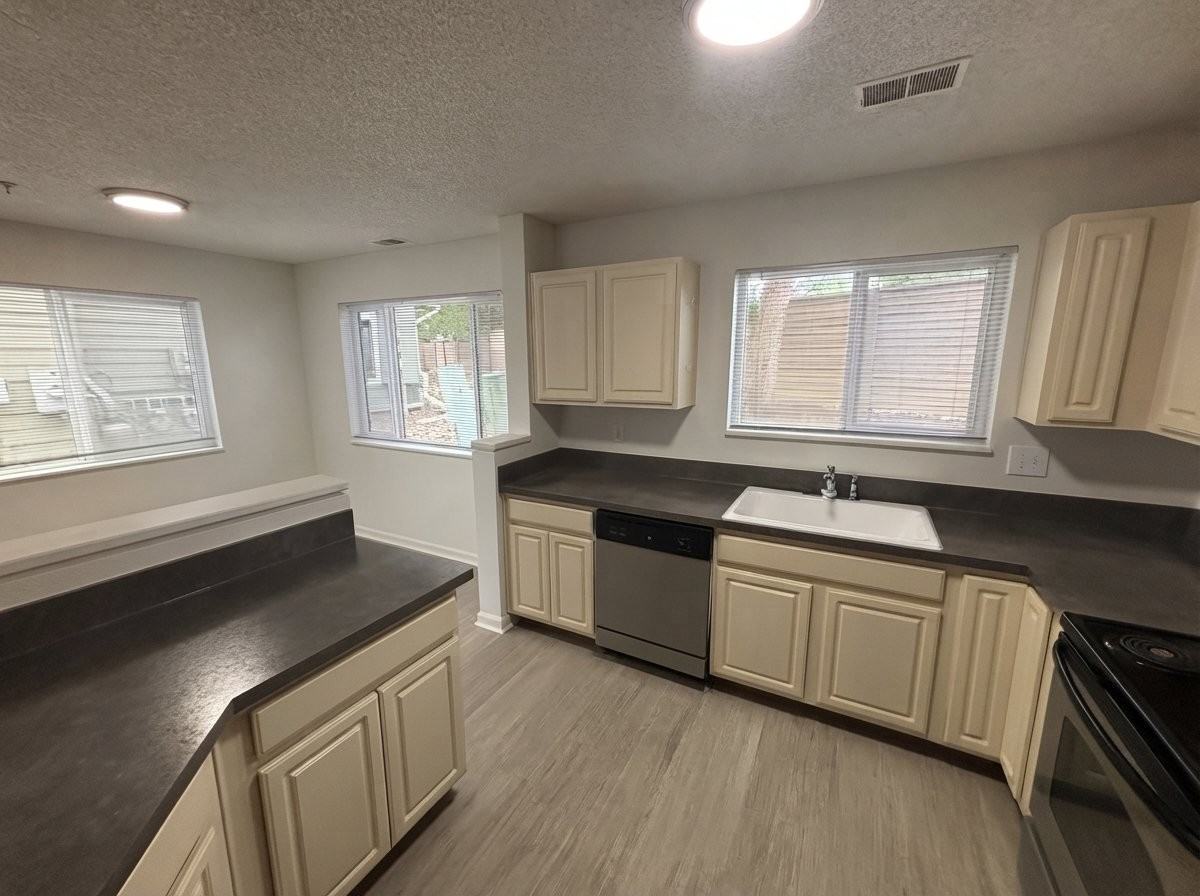 650 Walden Cir - Photo 7 of 15