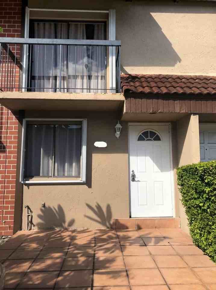 1921 Sw 107th Ave - Photo 2 of 11