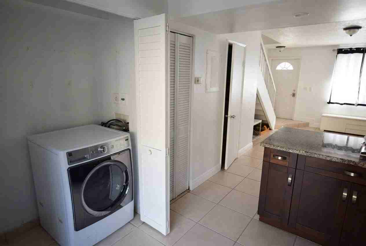 1921 Sw 107th Ave - Photo 3 of 11
