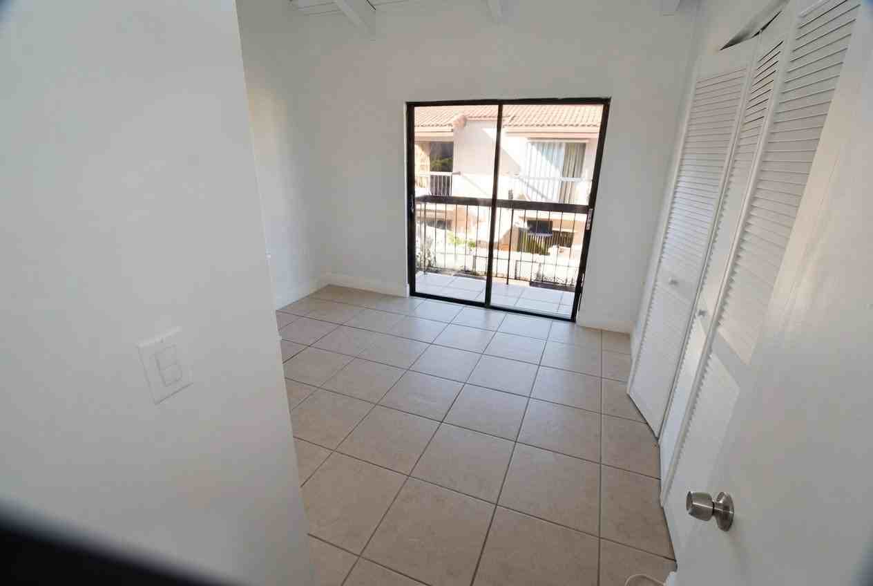 1921 Sw 107th Ave - Photo 5 of 11