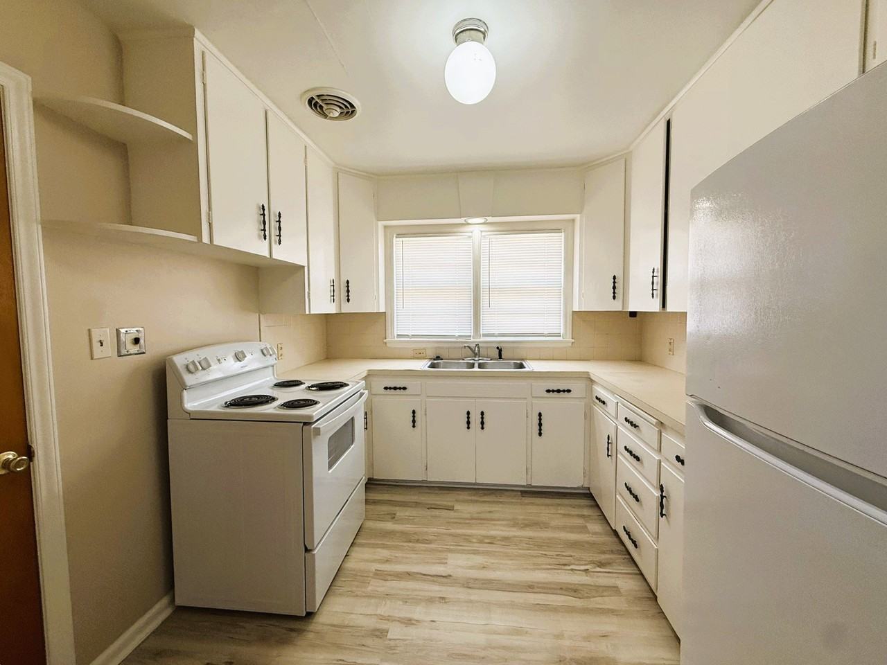 4904 E 9th St N - Photo 5 of 10