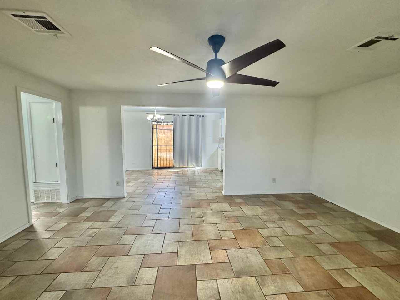 4200 Se 54th St - Photo 3 of 18
