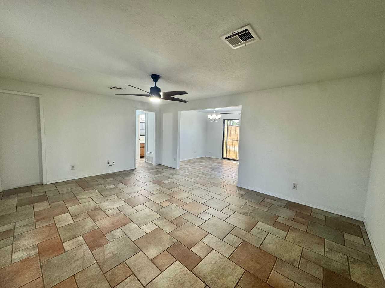 4200 Se 54th St - Photo 4 of 18