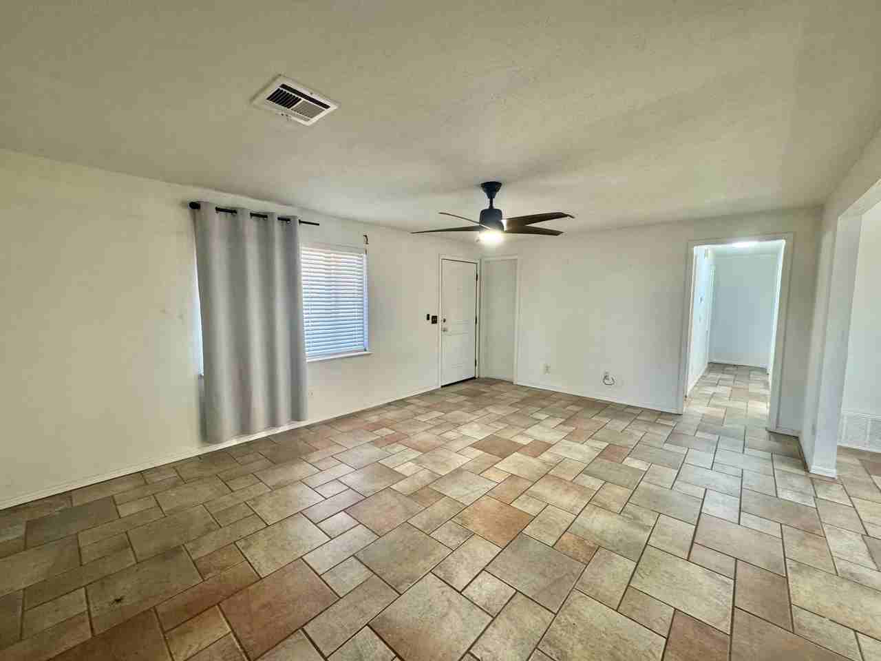 4200 Se 54th St - Photo 5 of 18