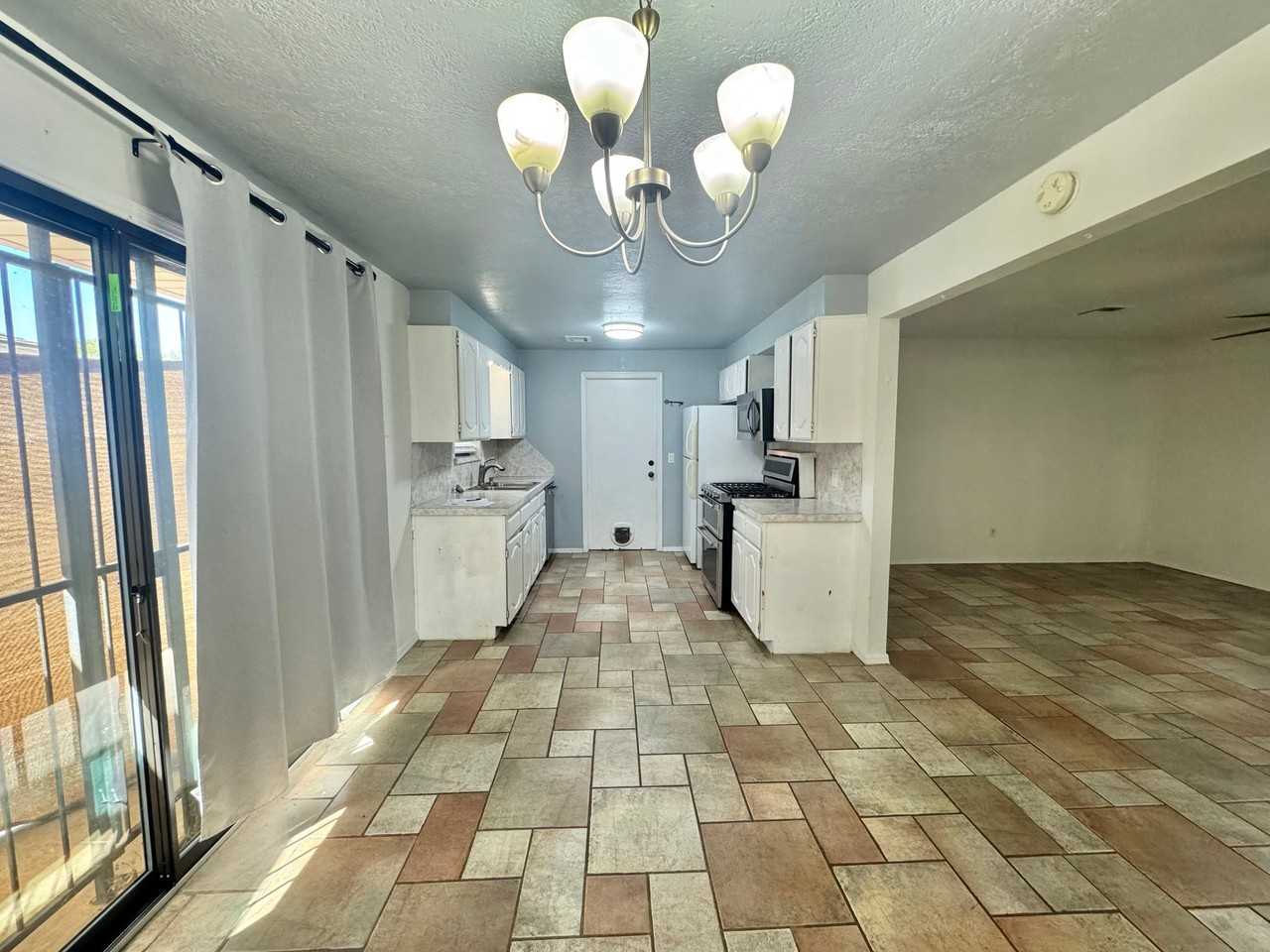 4200 Se 54th St - Photo 7 of 18