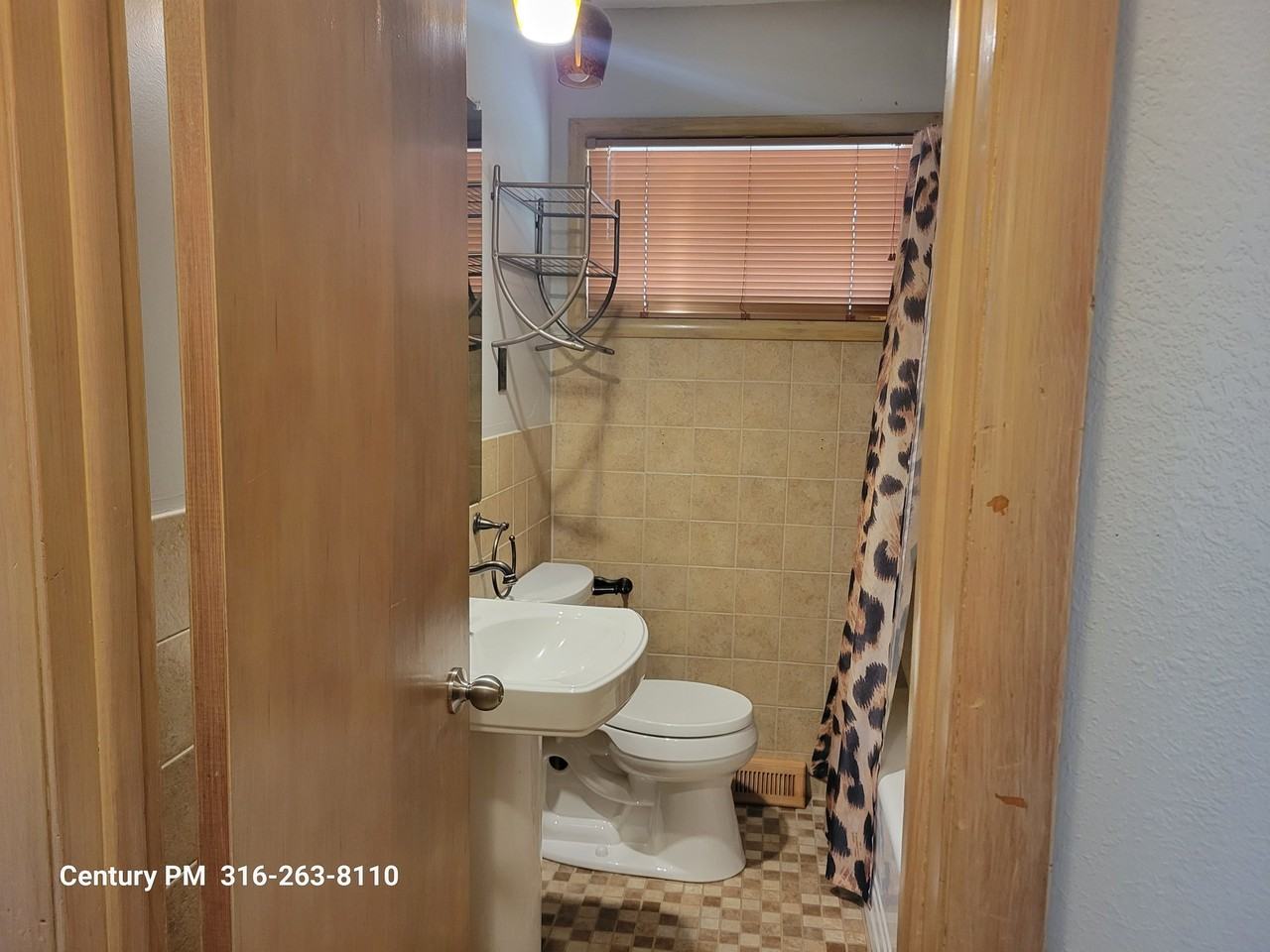2440 N Clarence Ave - Photo 7 of 17