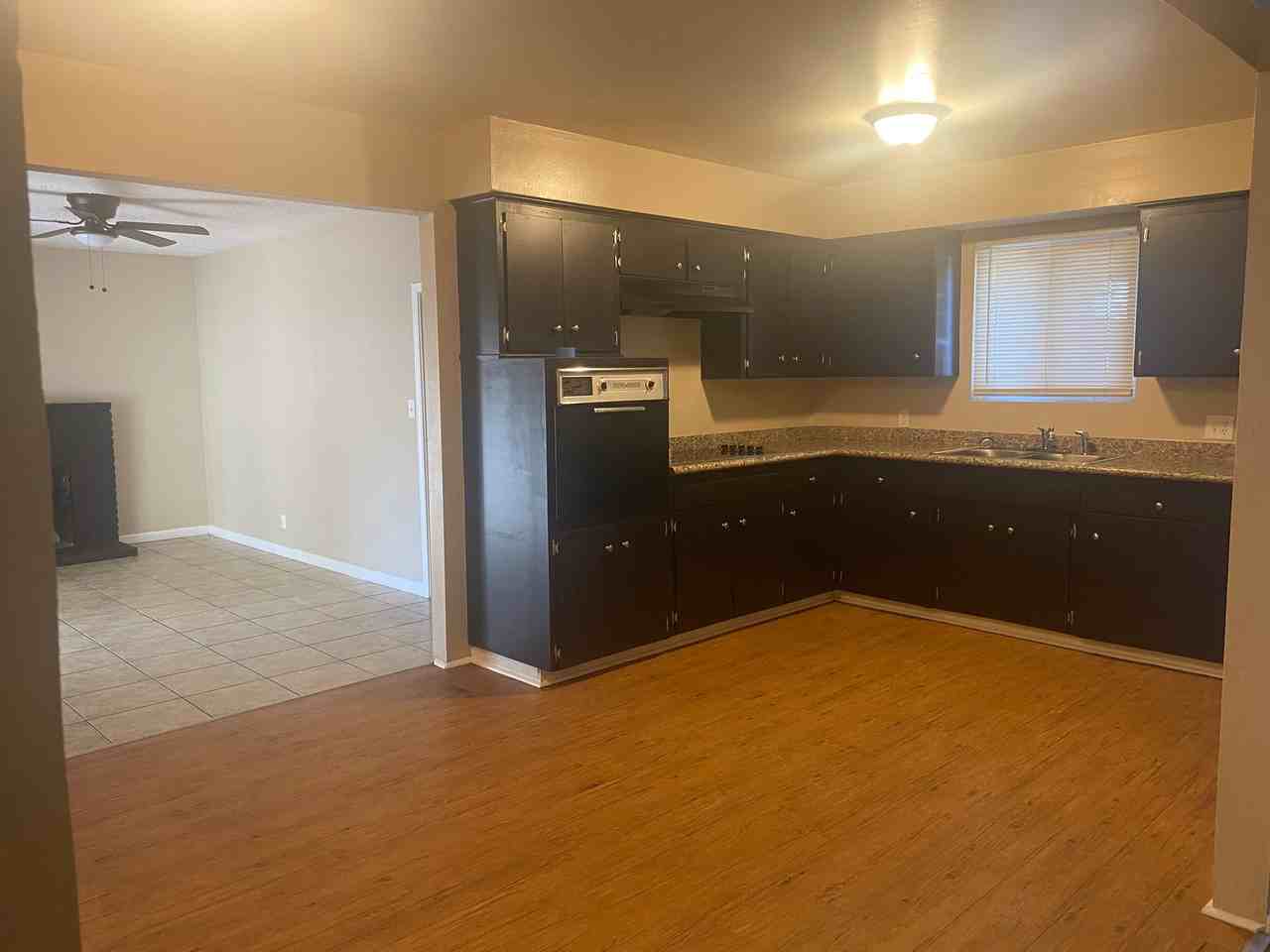 834 W Rialto Ave - Photo 3 of 10