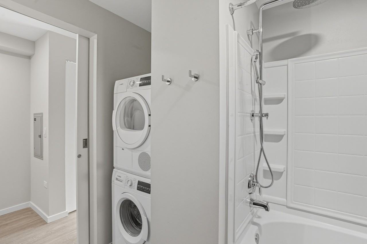 61 E Lake St - Photo 5 of 10
