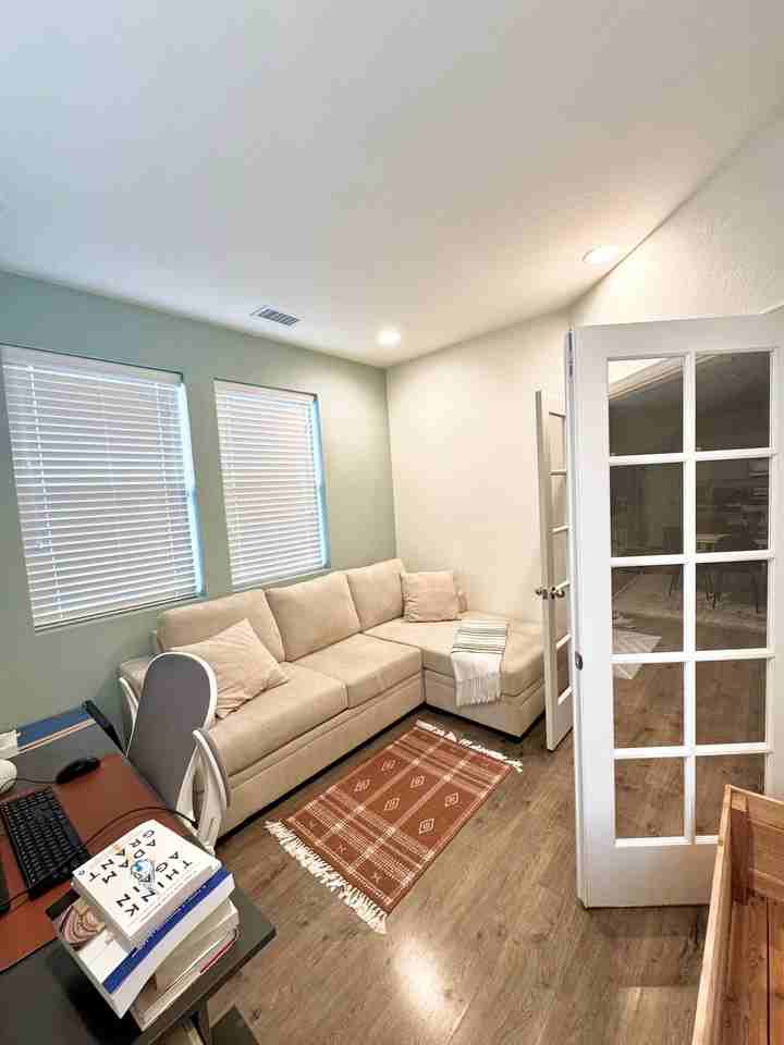 4758 Kittredge St #6 - Photo 4 of 16
