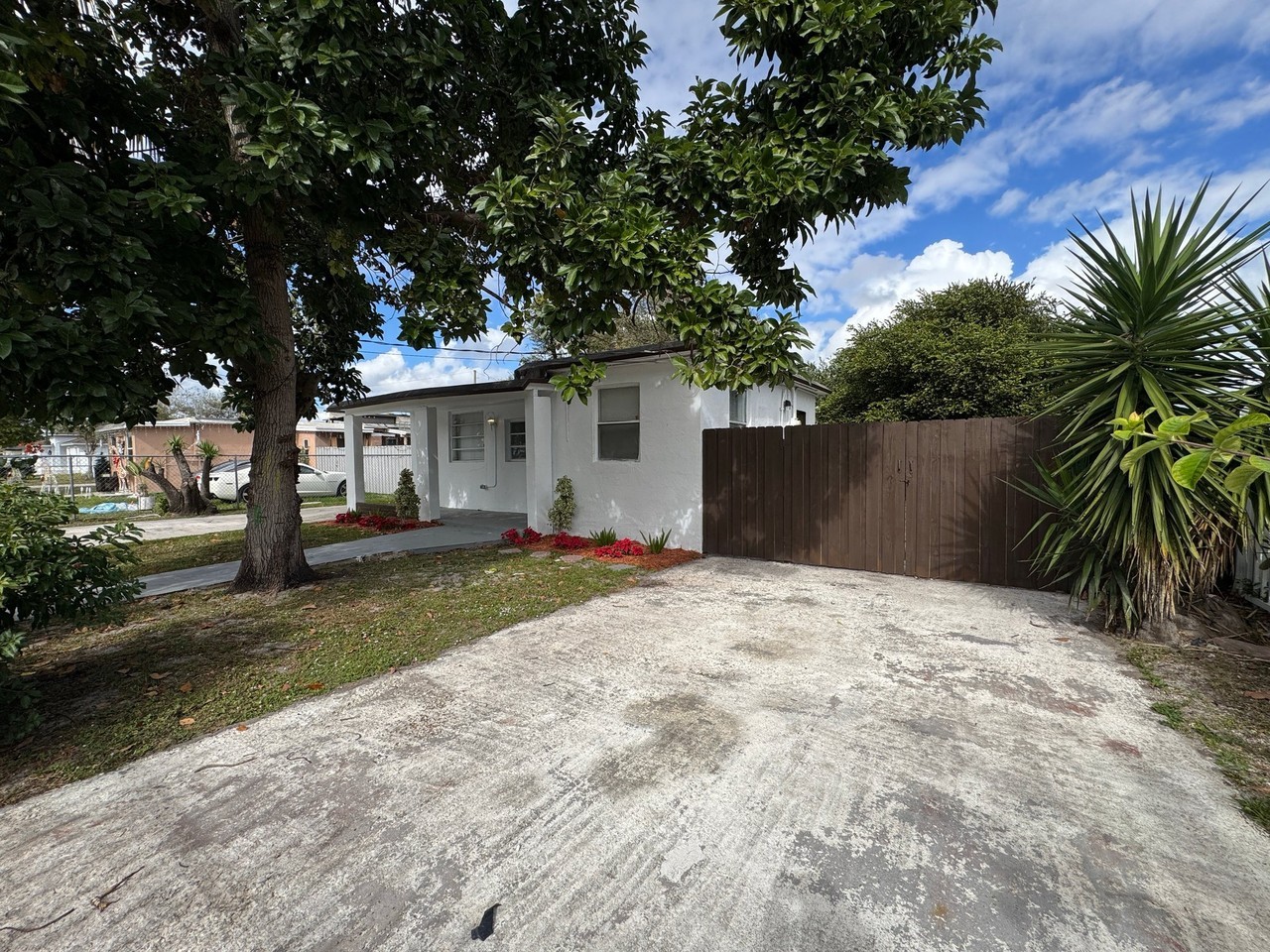2381 Swst - Photo 3 of 9