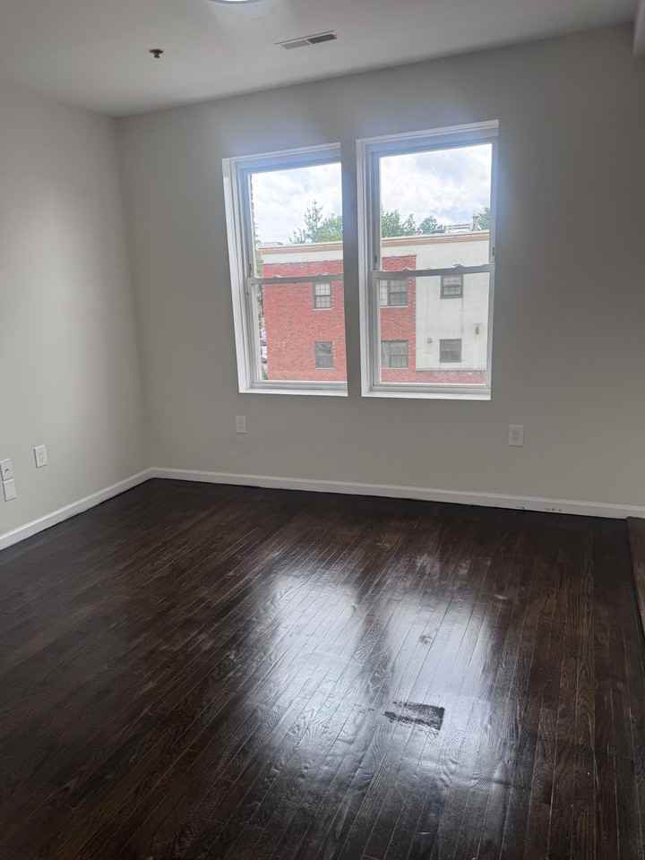 167 N Grove St - Photo 4 of 5