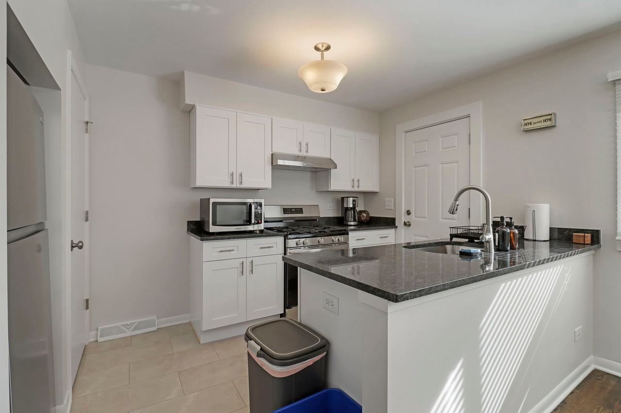 2301 Western Ave #2301 - Photo 4 of 10
