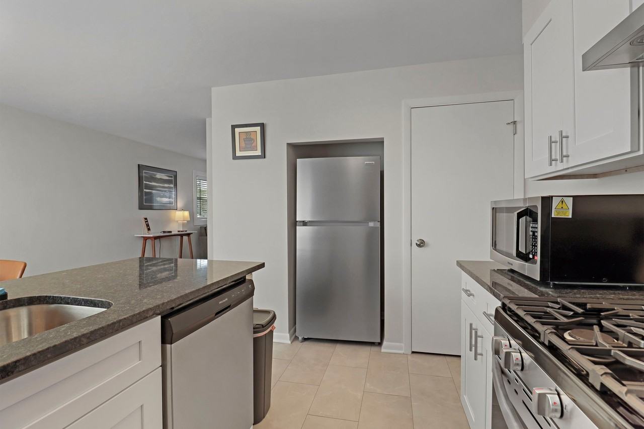2301 Western Ave #2301 - Photo 5 of 10