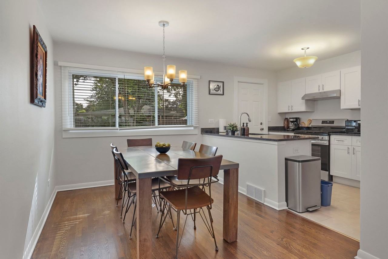 2301 Western Ave #2303 - Photo 3 of 10