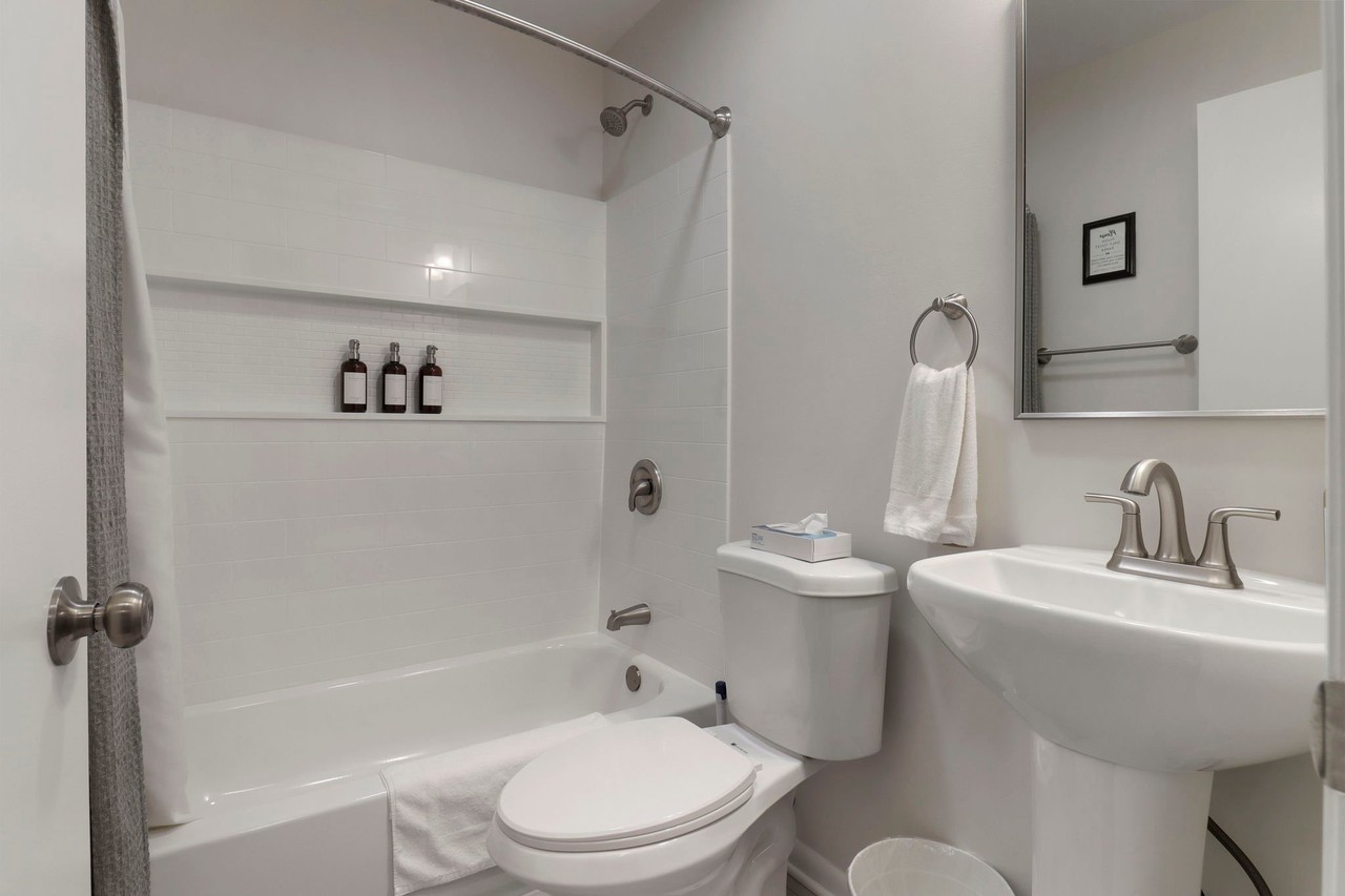 2301 Western Ave #2303 - Photo 6 of 10