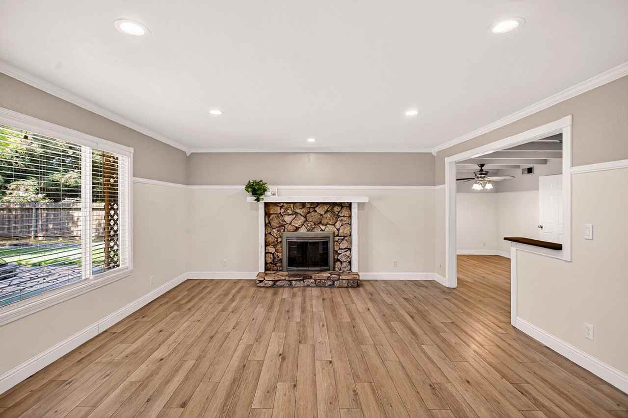 6 Mayfair Dr - Photo 4 of 15