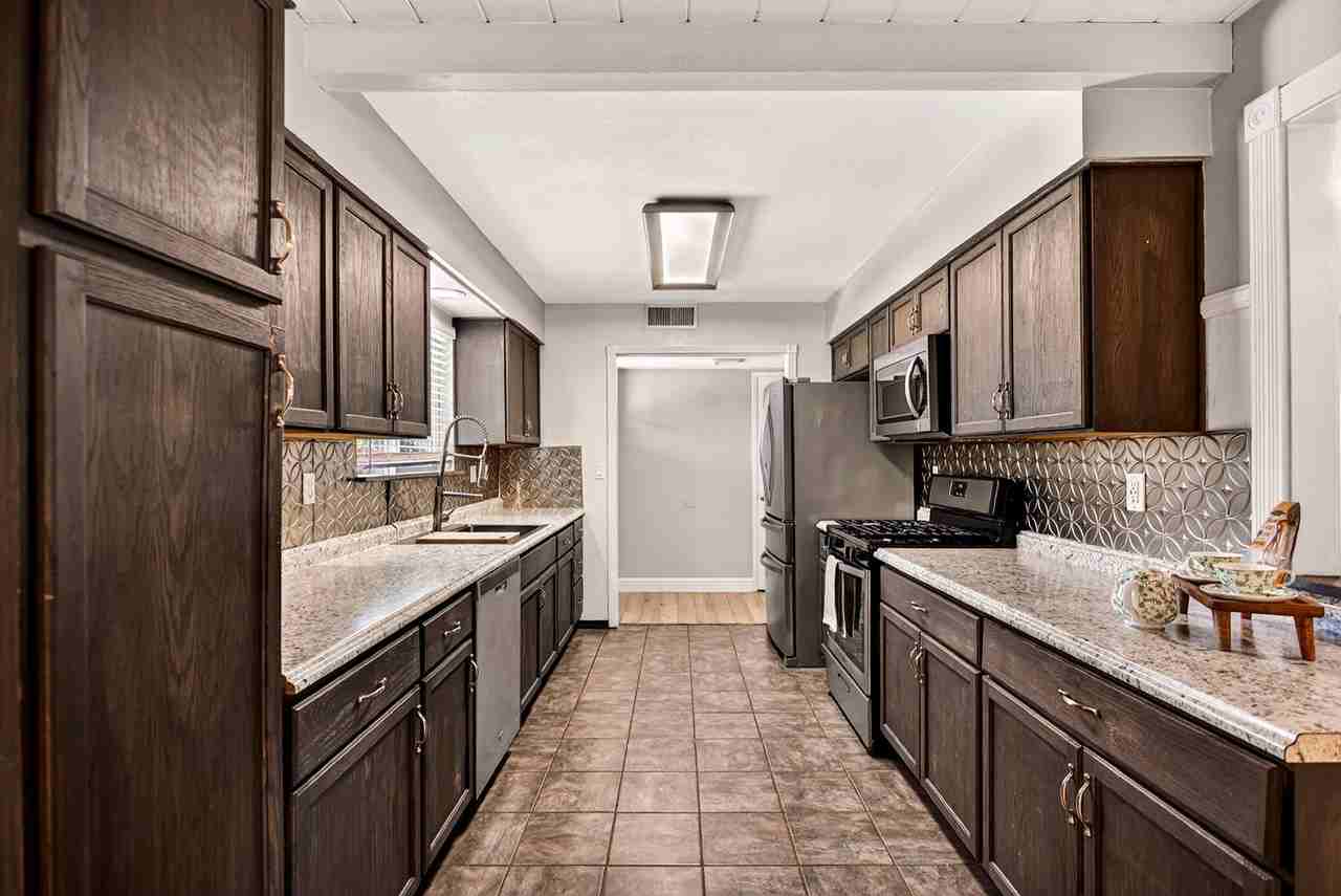 6 Mayfair Dr - Photo 5 of 15
