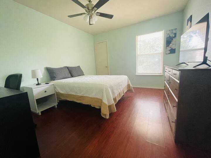 1700 Balsam Way - Photo 3 of 10