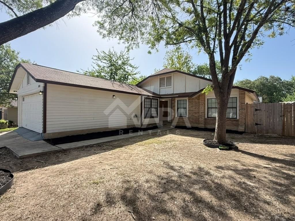 10038 Raven Field Dr - Photo 2 of 19