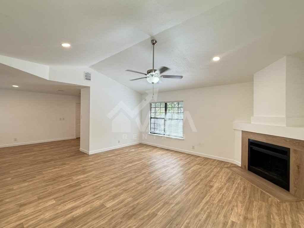 10038 Raven Field Dr - Photo 3 of 19