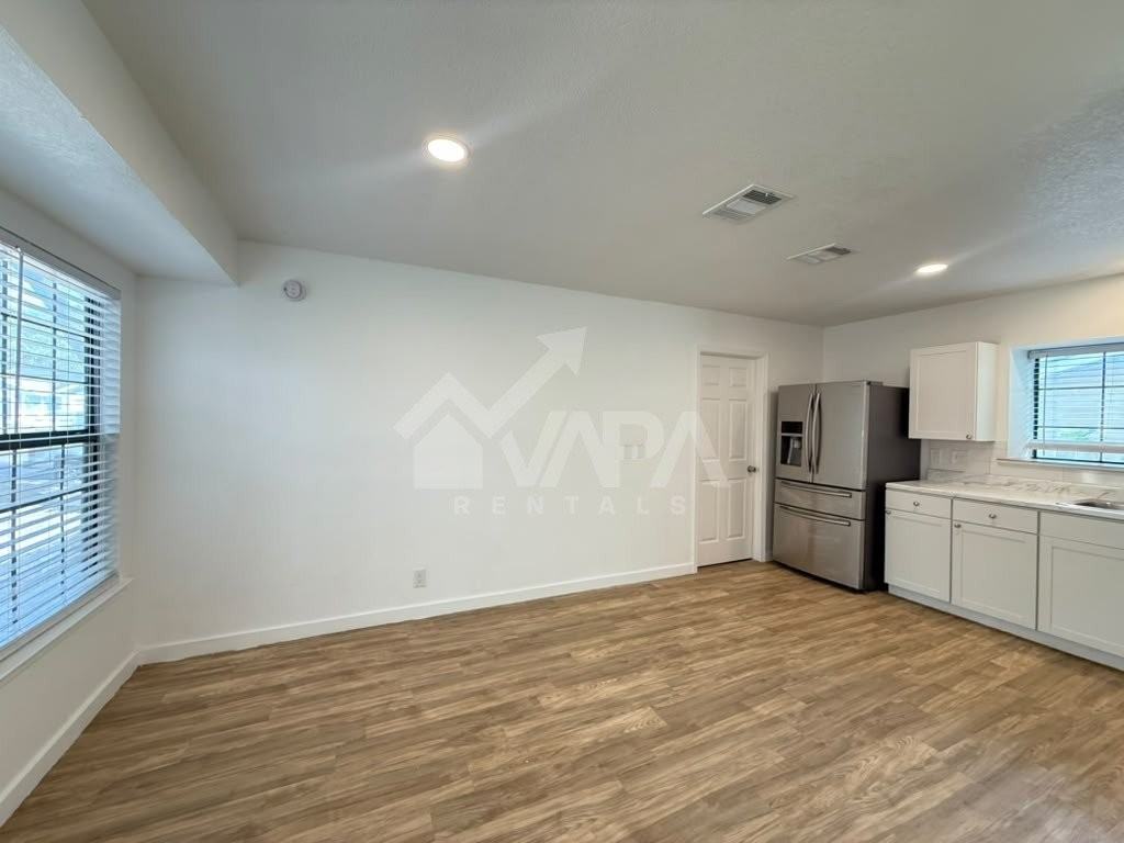 10038 Raven Field Dr - Photo 5 of 19