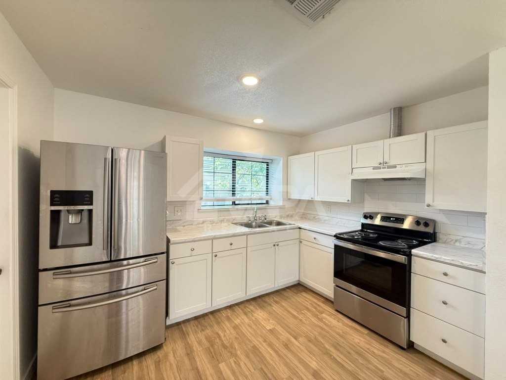 10038 Raven Field Dr - Photo 6 of 19