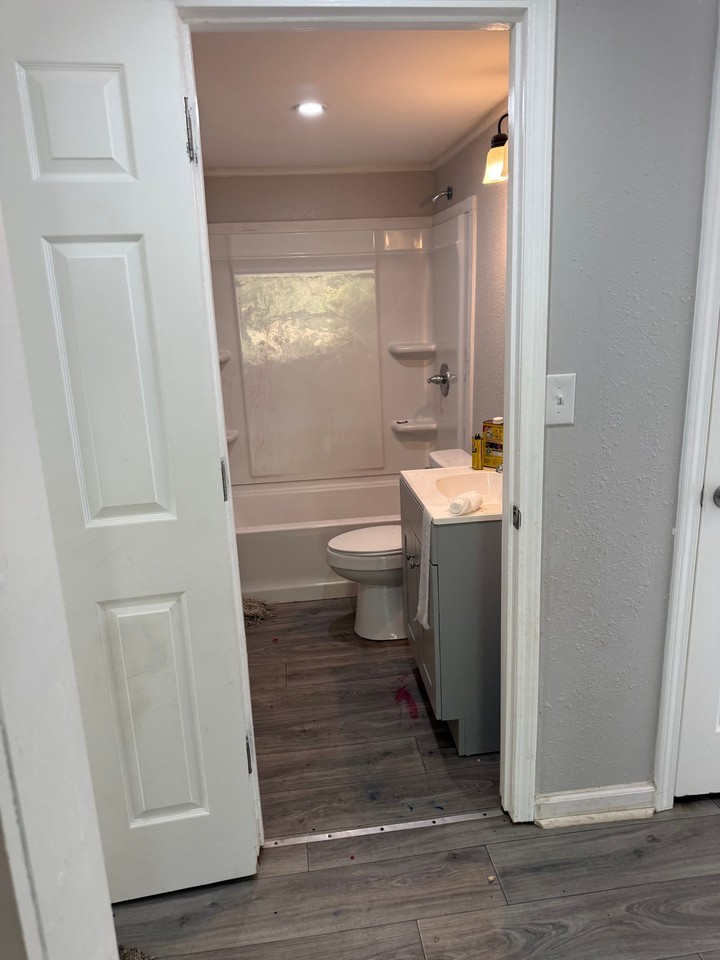 1604 Harris St - Photo 2 of 5