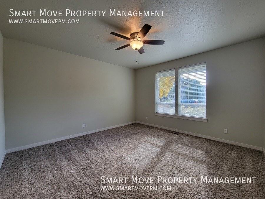 11214 W Race St - Photo 6 of 39