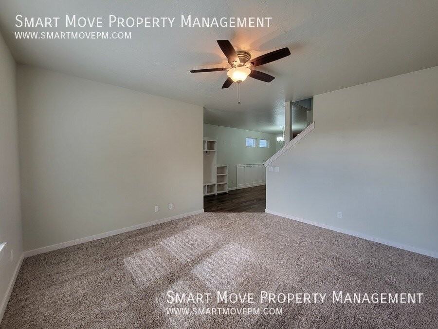 11214 W Race St - Photo 7 of 39