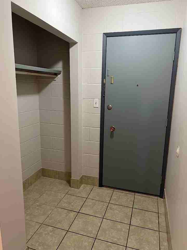 602 68 Ave Sw - Photo 3 of 20