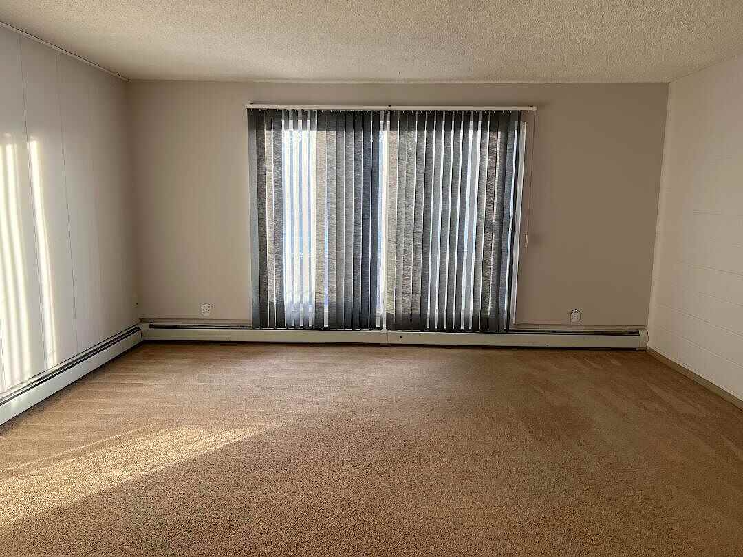 602 68 Ave Sw - Photo 5 of 20