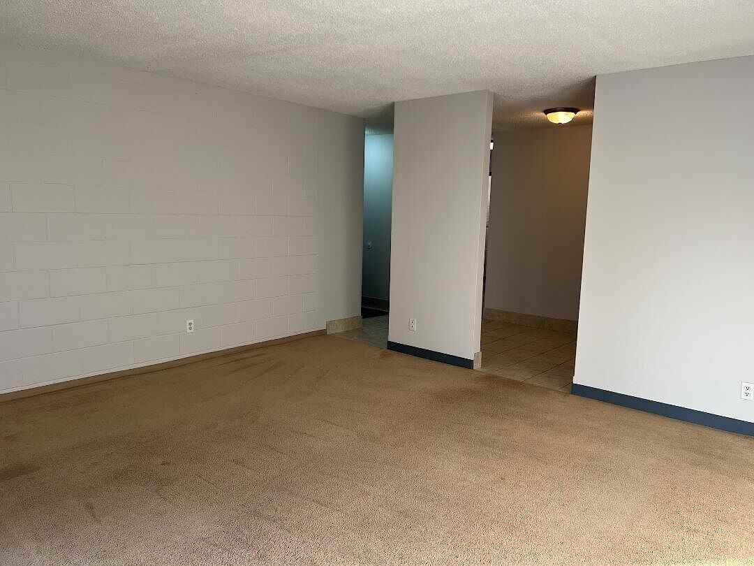 602 68 Ave Sw - Photo 7 of 20