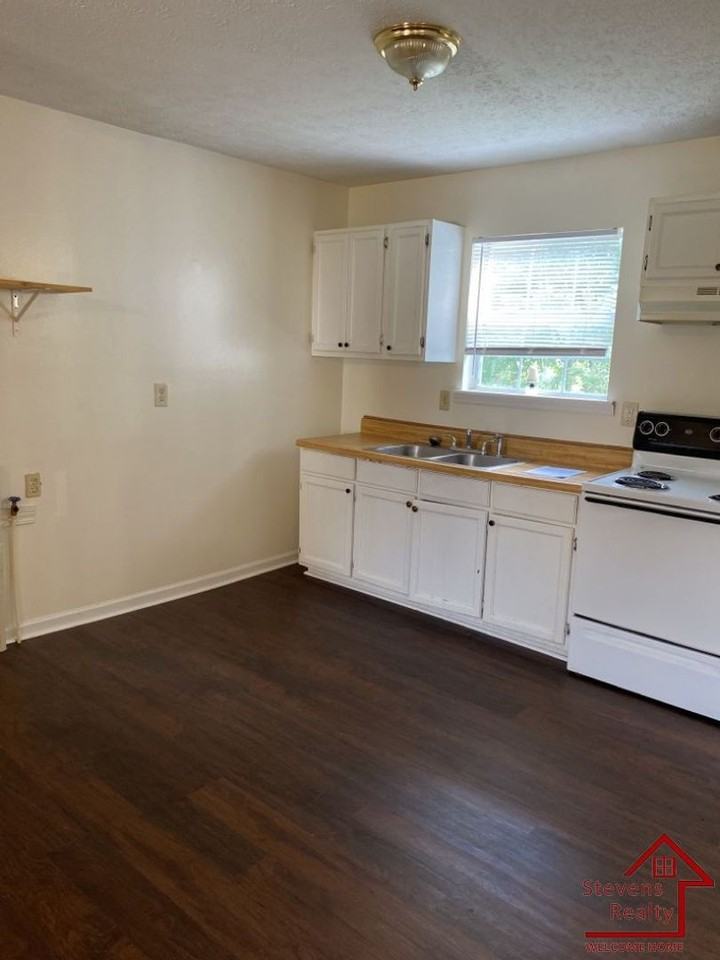 200 Dogwood Pointe Dr #2 - Photo 4 of 11