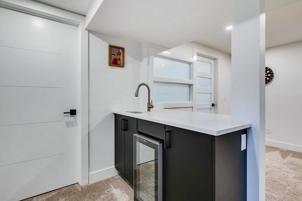 6 -6 12 St Nw - Photo 5 of 50