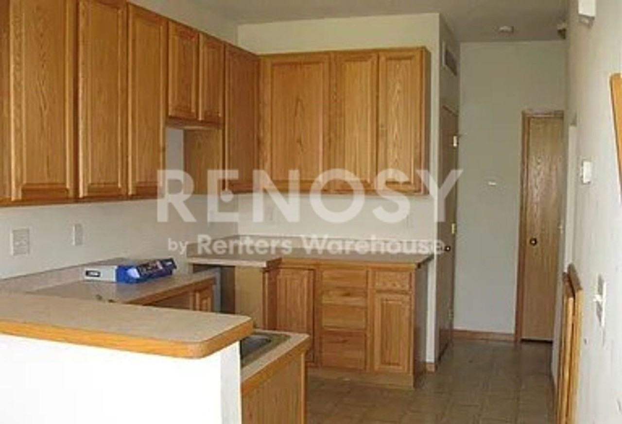 6337 208th Street Way N - Photo 2 of 9