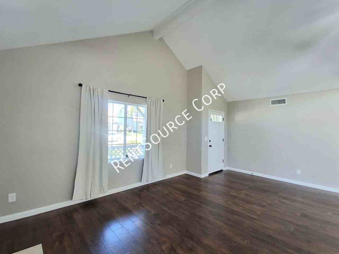 23910 Clayton Ct - Photo 4 of 28