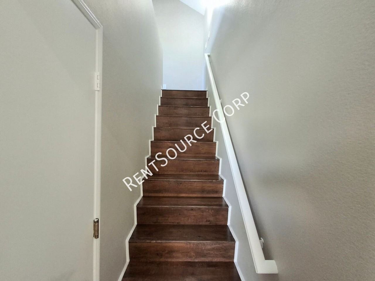 23910 Clayton Ct - Photo 7 of 28