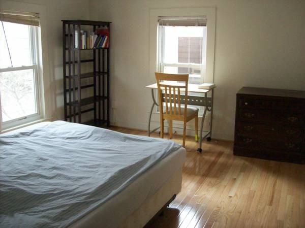 520 Linn St #1 - Photo 2 of 20
