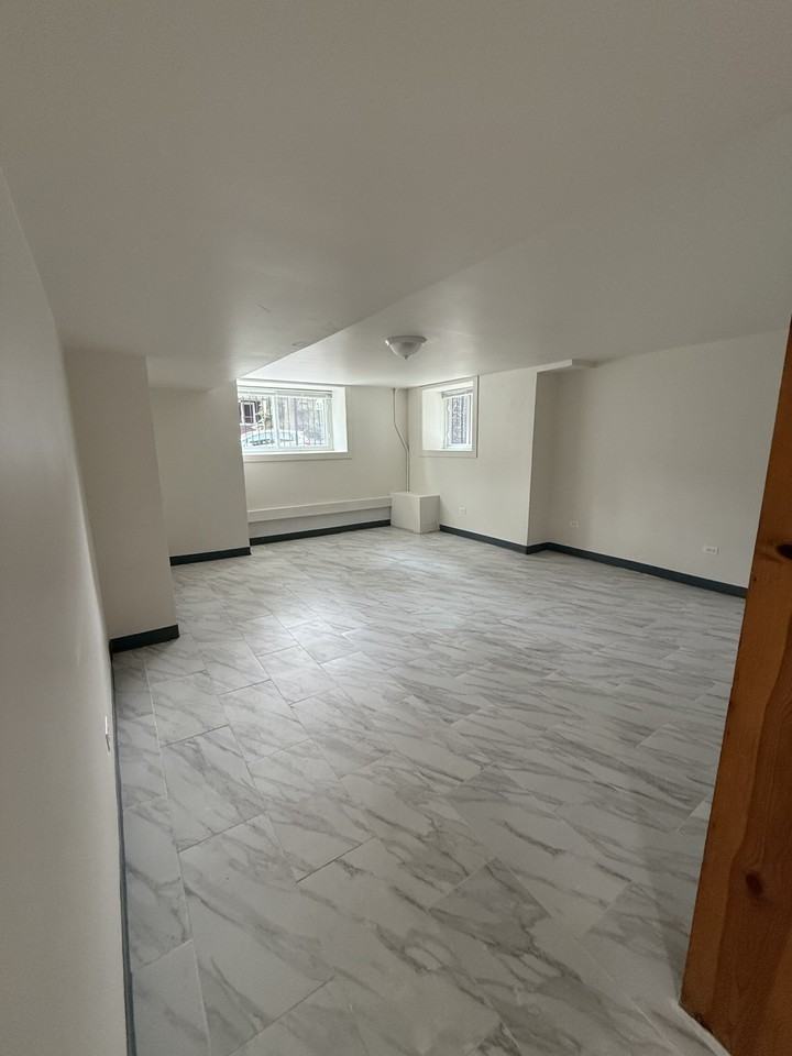 3310 W Eastwood Ave - Photo 7 of 7