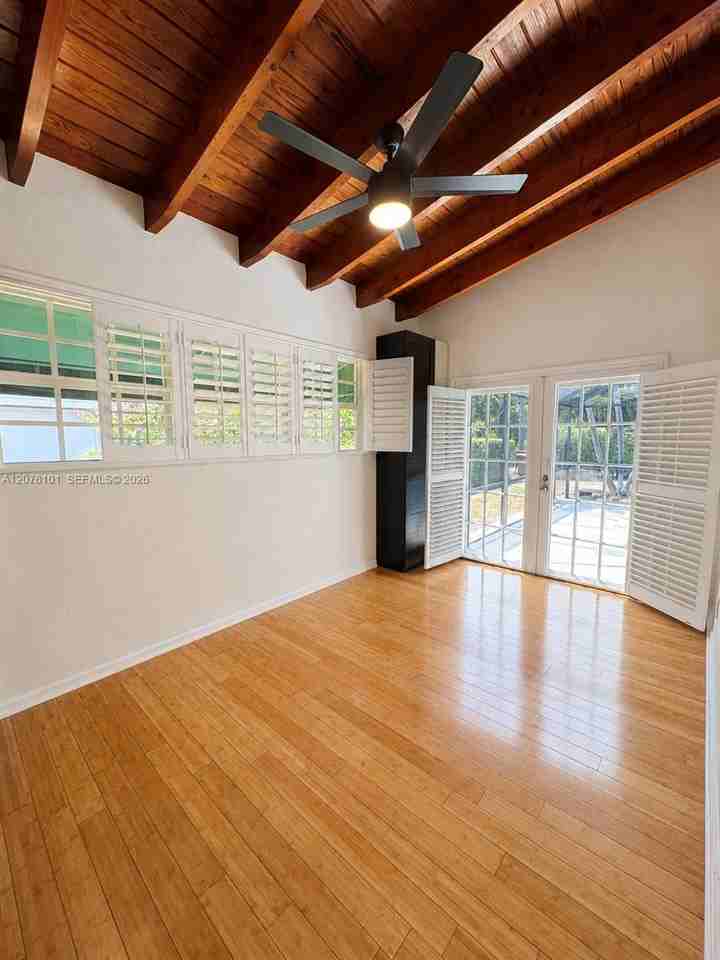 1030 Ne 130th St #NA - Photo 3 of 13