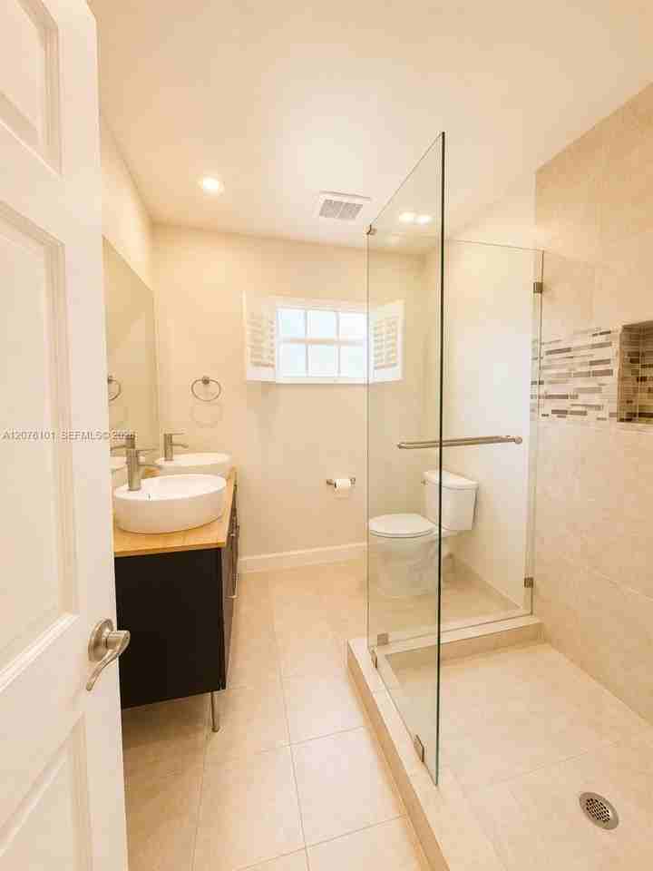 1030 Ne 130th St #NA - Photo 6 of 13