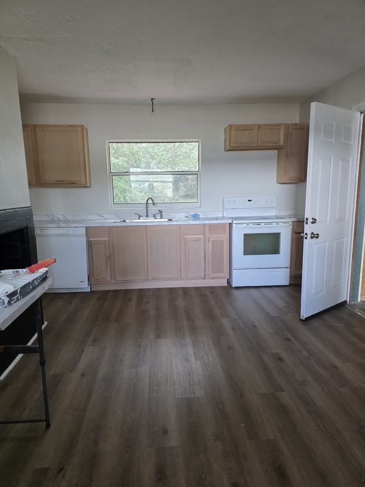 1734 W Tharpe St #NA - Photo 3 of 21